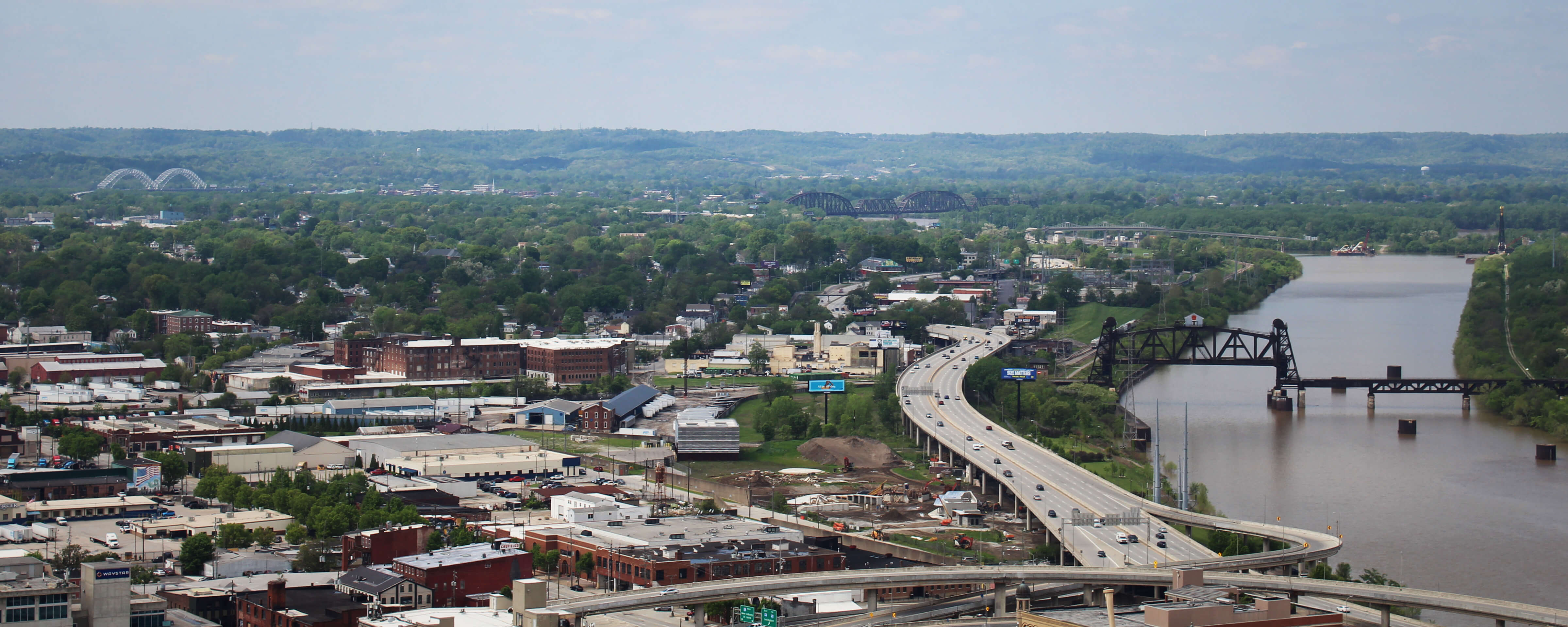 Aerial image of Louisville near the river